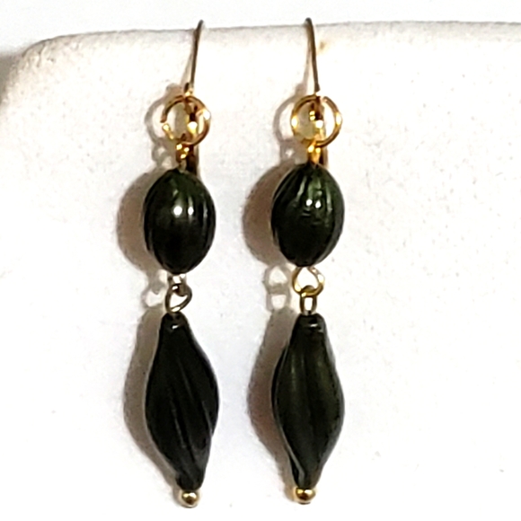 Fashion Jewelry VTG Earrings Green Beaded Dangles - Picture 2 of 4